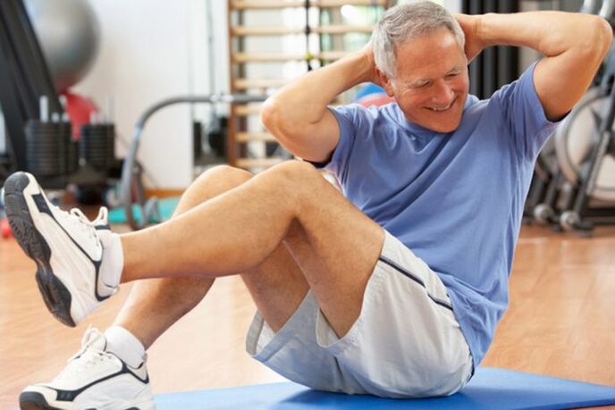 home facendo exercicio físico para tratar a prostatite